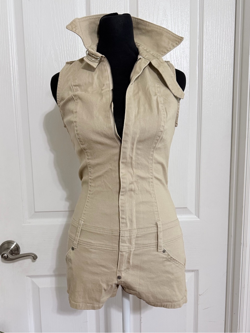 XOXO Jeans Women’s Size 12 Khaki Sleeveless Zip Front Y2K Romper